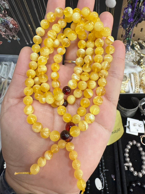 A 001   Dense wax, amber raw material，108 Buddha beads。密蜡，琥珀原料。108佛珠