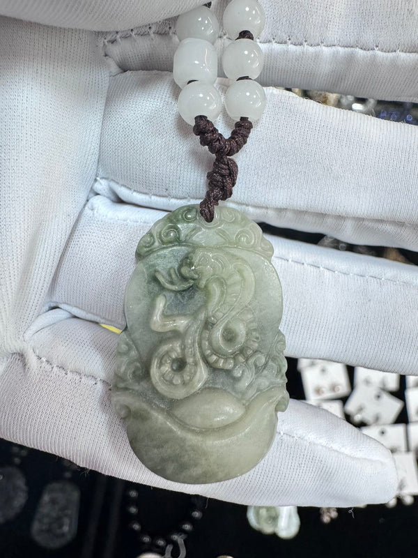 B04  snake  The jadeite necklace is a one-of-a-kind piece，翡翠项链独版独件