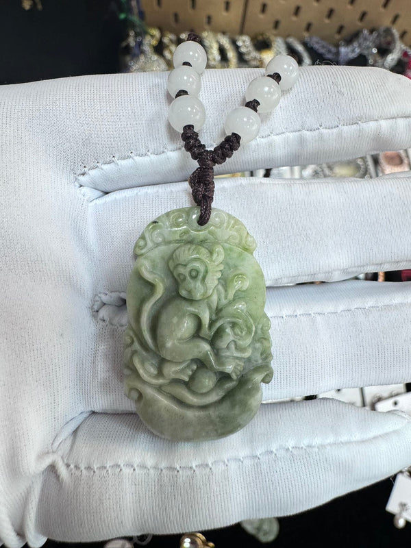 B03   monkey  The jadeite necklace is a one-of-a-kind piece，翡翠项链独版独件