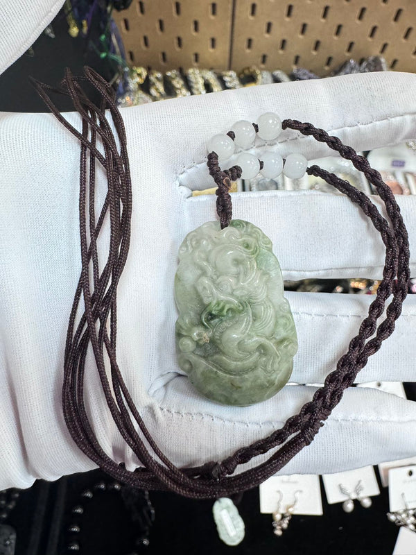 B02  dragon    The jadeite necklace is a one-of-a-kind piece，翡翠项链独版独件